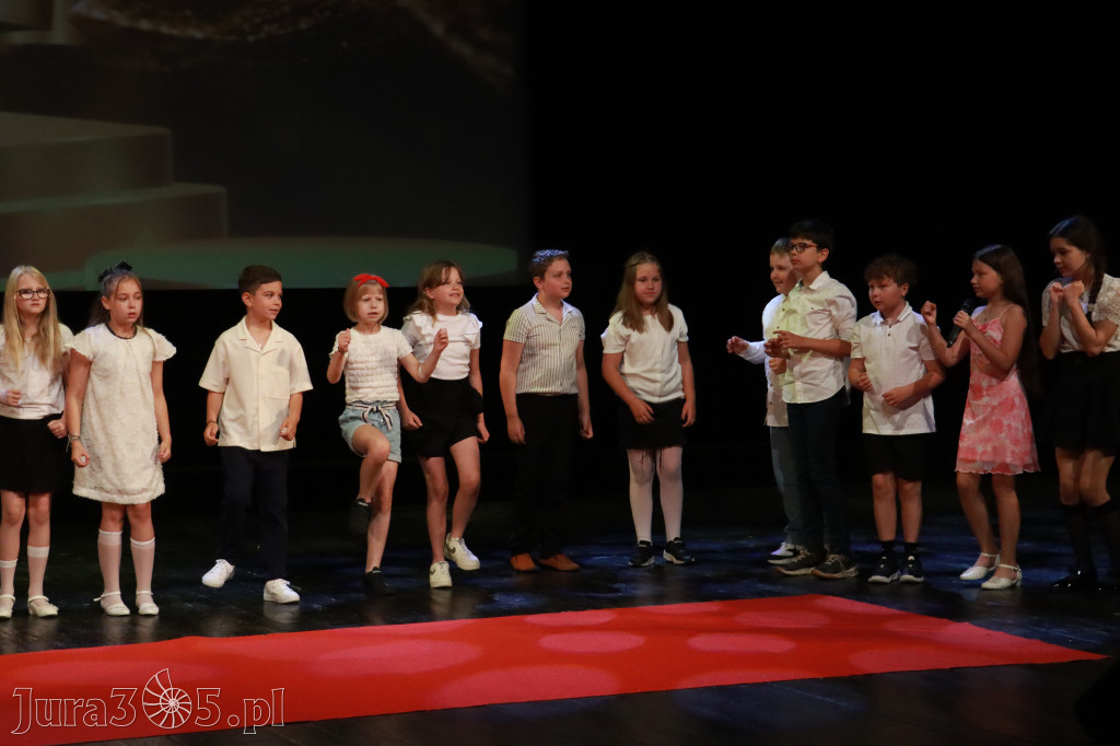 Fotorelacja: Zakończenie Roku Szkolnego - IV Gala Dwójki w MOK Zawiercie