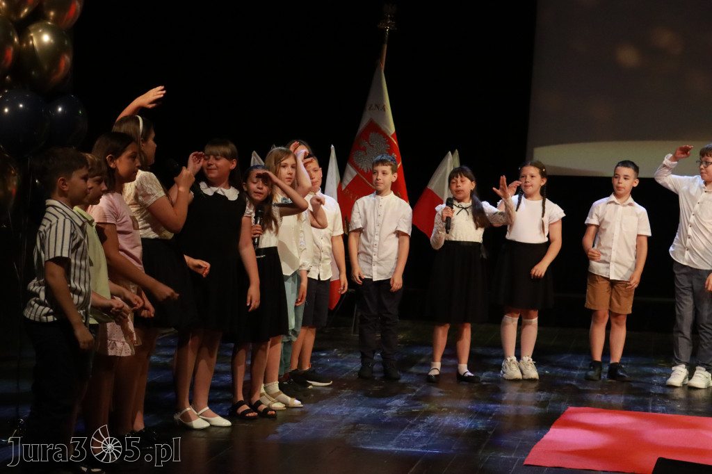 Fotorelacja: Zakończenie Roku Szkolnego - IV Gala Dwójki w MOK Zawiercie