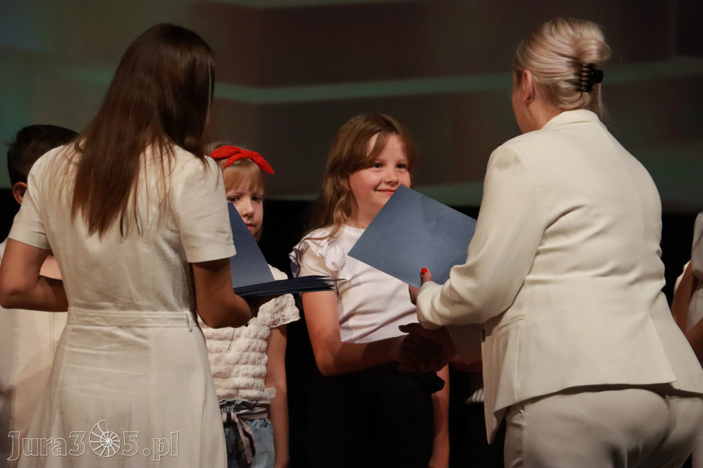 Fotorelacja: Zakończenie Roku Szkolnego - IV Gala Dwójki w MOK Zawiercie