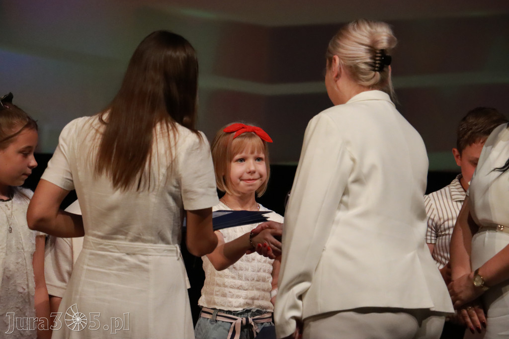 Fotorelacja: Zakończenie Roku Szkolnego - IV Gala Dwójki w MOK Zawiercie