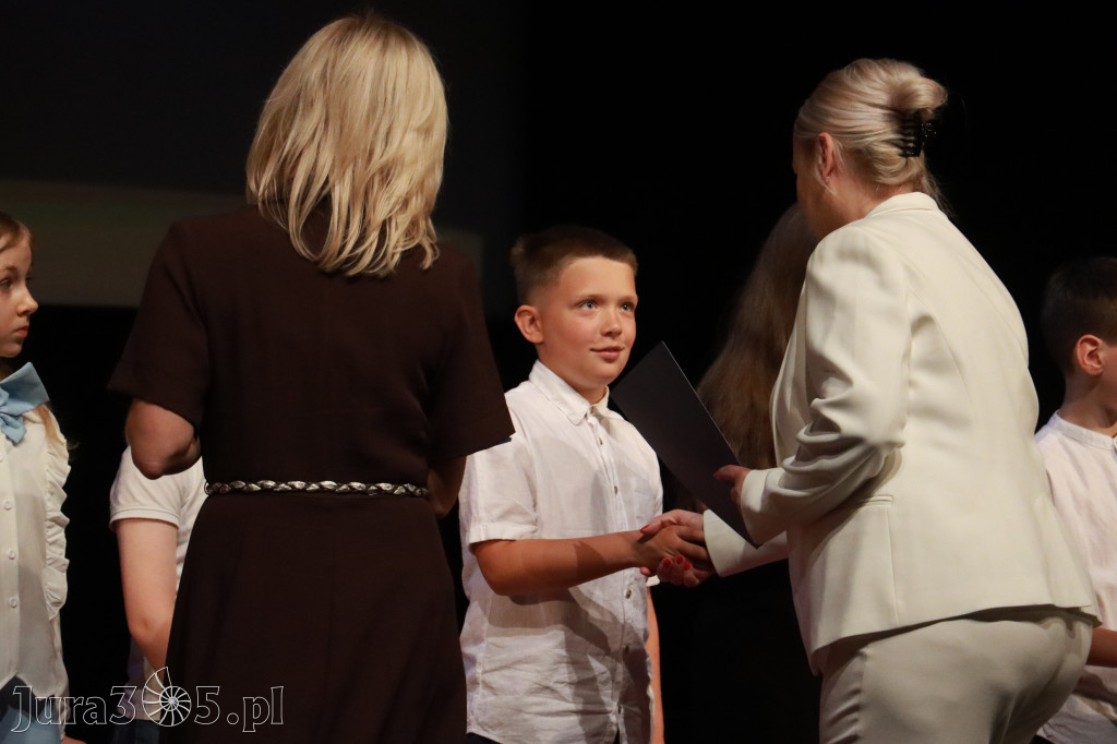 Fotorelacja: Zakończenie Roku Szkolnego - IV Gala Dwójki w MOK Zawiercie