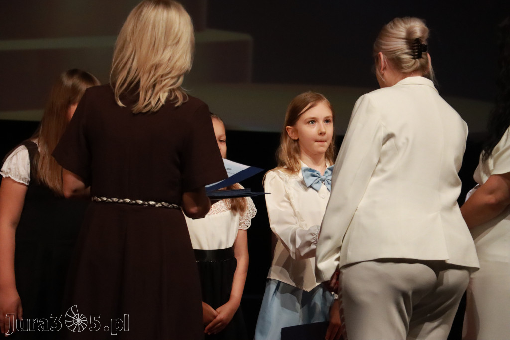 Fotorelacja: Zakończenie Roku Szkolnego - IV Gala Dwójki w MOK Zawiercie