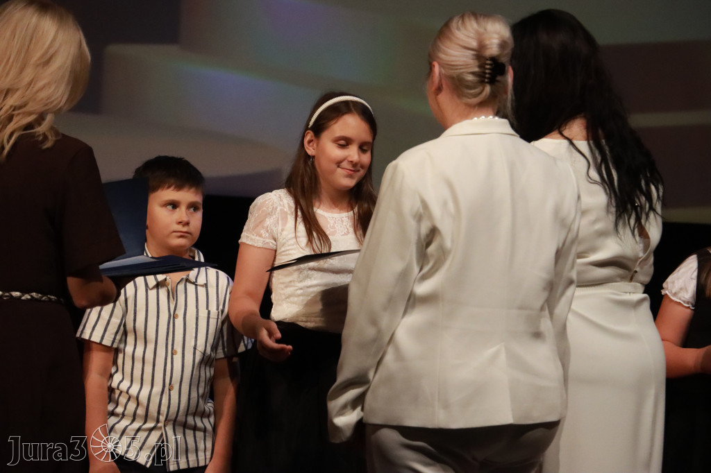 Fotorelacja: Zakończenie Roku Szkolnego - IV Gala Dwójki w MOK Zawiercie