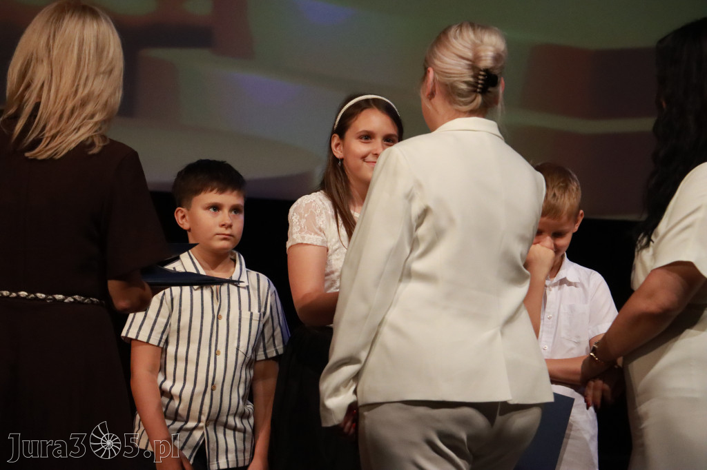 Fotorelacja: Zakończenie Roku Szkolnego - IV Gala Dwójki w MOK Zawiercie