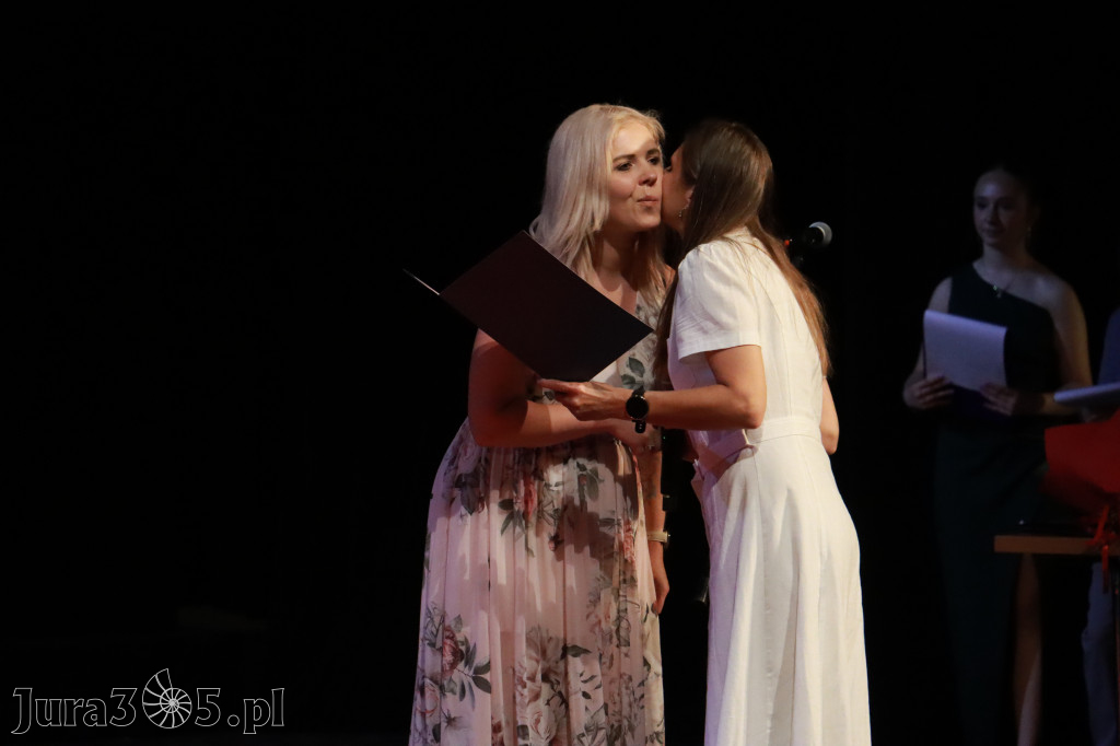Fotorelacja: Zakończenie Roku Szkolnego - IV Gala Dwójki w MOK Zawiercie