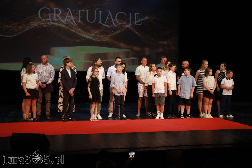 Fotorelacja: Zakończenie Roku Szkolnego - IV Gala Dwójki w MOK Zawiercie