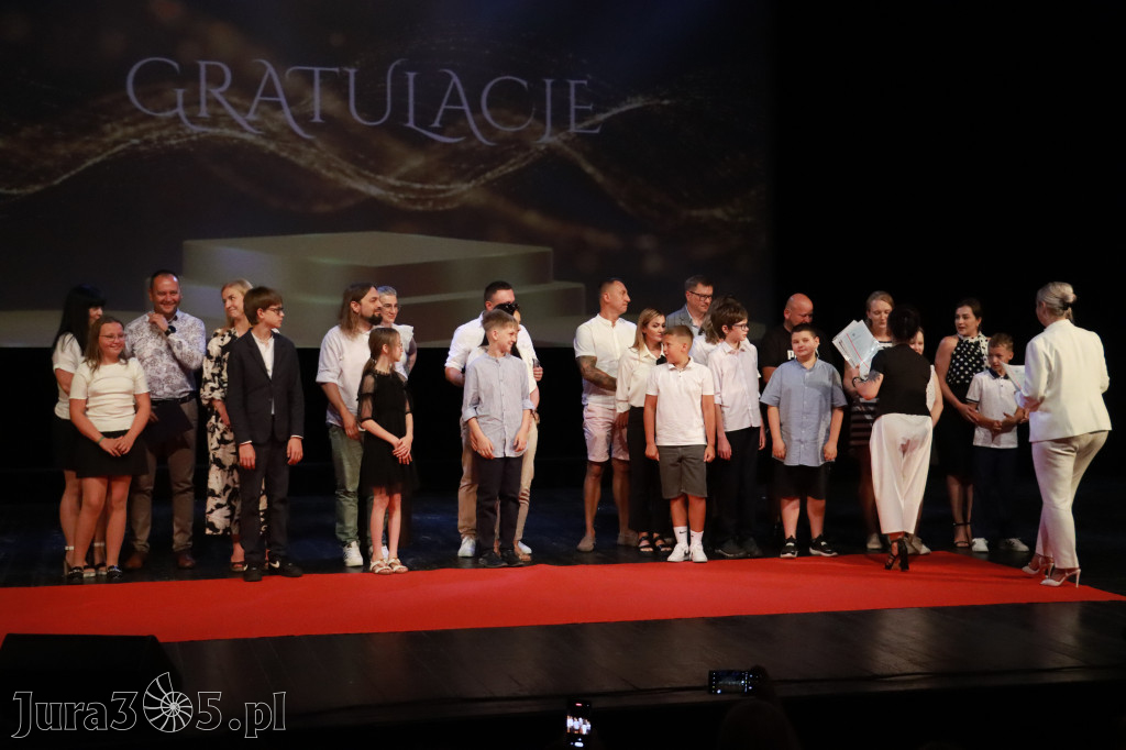 Fotorelacja: Zakończenie Roku Szkolnego - IV Gala Dwójki w MOK Zawiercie