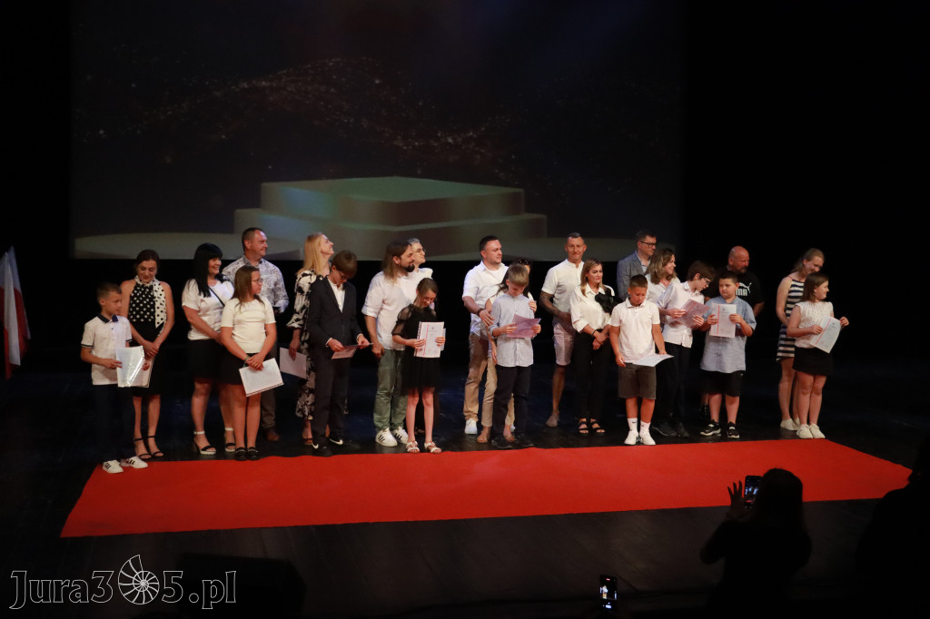 Fotorelacja: Zakończenie Roku Szkolnego - IV Gala Dwójki w MOK Zawiercie