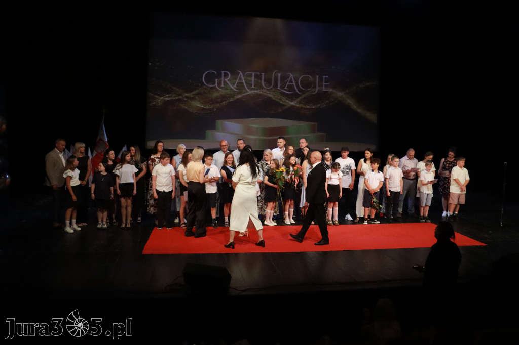 Fotorelacja: Zakończenie Roku Szkolnego - IV Gala Dwójki w MOK Zawiercie