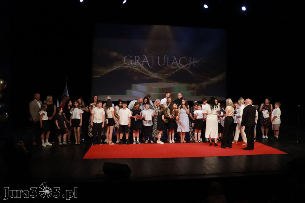 Fotorelacja: Zakończenie Roku Szkolnego - IV Gala Dwójki w MOK Zawiercie