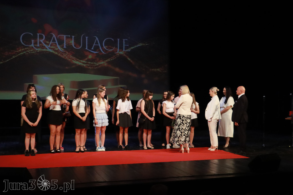 Fotorelacja: Zakończenie Roku Szkolnego - IV Gala Dwójki w MOK Zawiercie