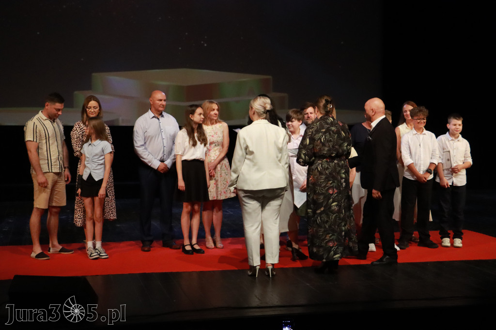 Fotorelacja: Zakończenie Roku Szkolnego - IV Gala Dwójki w MOK Zawiercie