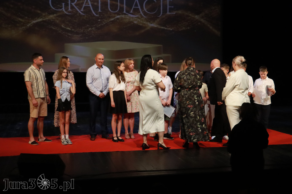 Fotorelacja: Zakończenie Roku Szkolnego - IV Gala Dwójki w MOK Zawiercie