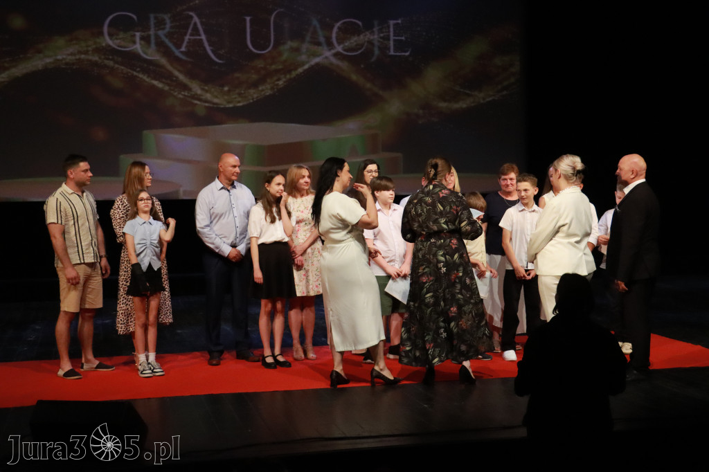 Fotorelacja: Zakończenie Roku Szkolnego - IV Gala Dwójki w MOK Zawiercie