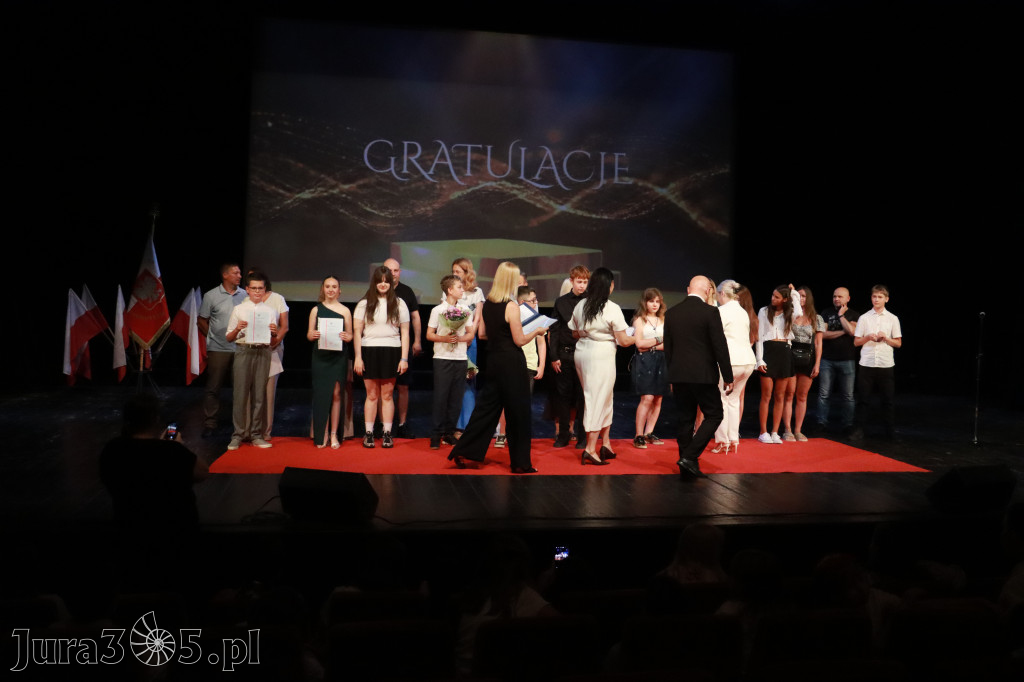 Fotorelacja: Zakończenie Roku Szkolnego - IV Gala Dwójki w MOK Zawiercie