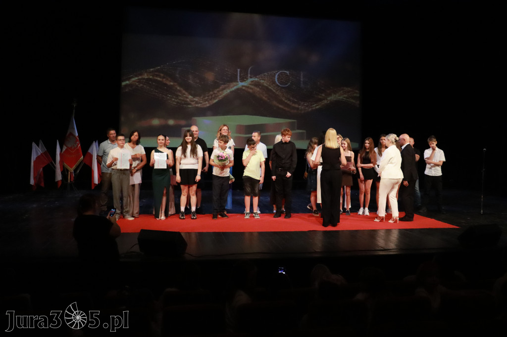 Fotorelacja: Zakończenie Roku Szkolnego - IV Gala Dwójki w MOK Zawiercie