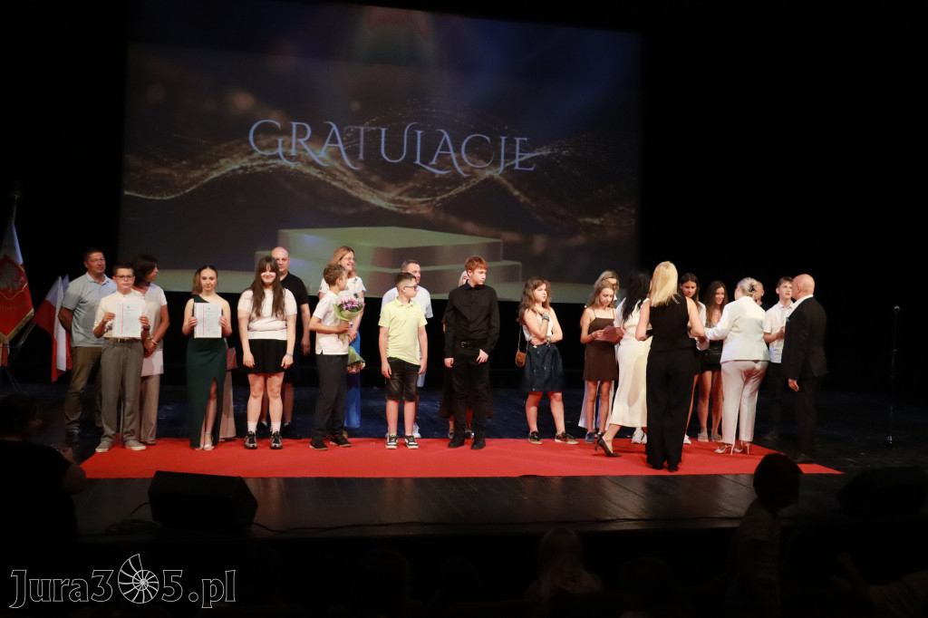 Fotorelacja: Zakończenie Roku Szkolnego - IV Gala Dwójki w MOK Zawiercie