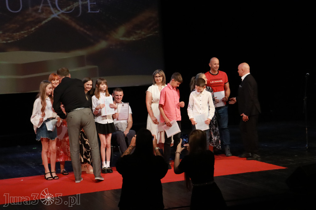 Fotorelacja: Zakończenie Roku Szkolnego - IV Gala Dwójki w MOK Zawiercie