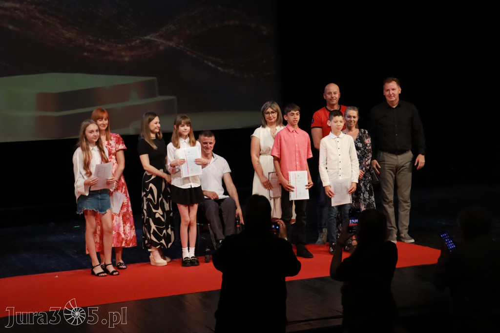 Fotorelacja: Zakończenie Roku Szkolnego - IV Gala Dwójki w MOK Zawiercie
