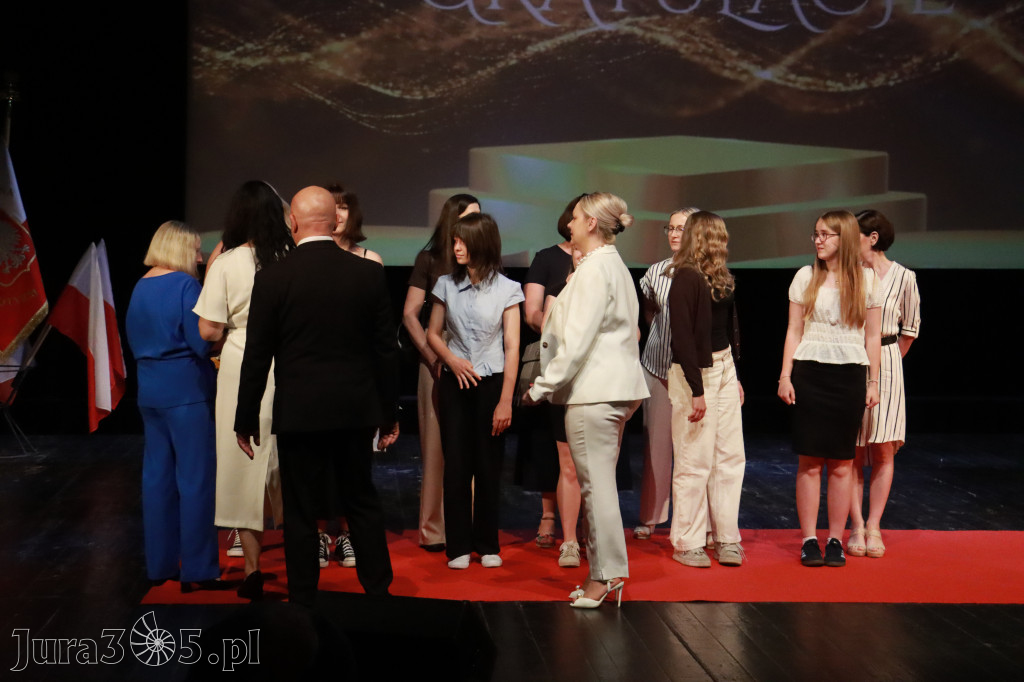 Fotorelacja: Zakończenie Roku Szkolnego - IV Gala Dwójki w MOK Zawiercie