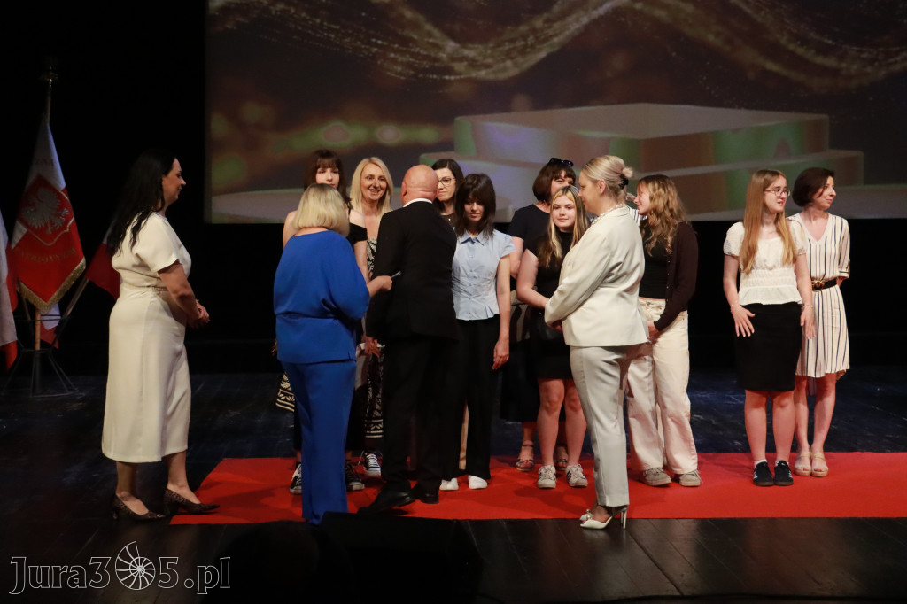 Fotorelacja: Zakończenie Roku Szkolnego - IV Gala Dwójki w MOK Zawiercie