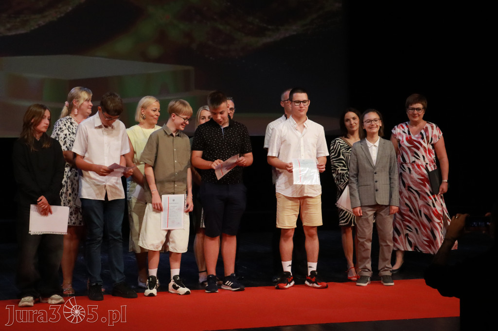 Fotorelacja: Zakończenie Roku Szkolnego - IV Gala Dwójki w MOK Zawiercie