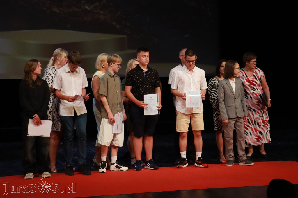 Fotorelacja: Zakończenie Roku Szkolnego - IV Gala Dwójki w MOK Zawiercie