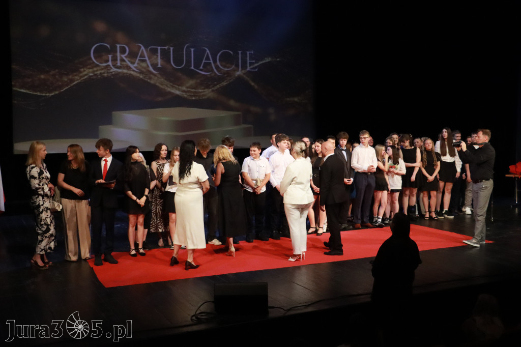 Fotorelacja: Zakończenie Roku Szkolnego - IV Gala Dwójki w MOK Zawiercie