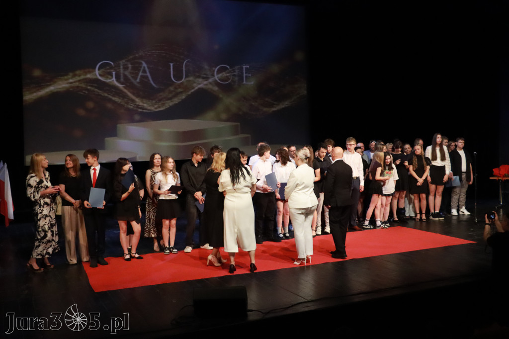 Fotorelacja: Zakończenie Roku Szkolnego - IV Gala Dwójki w MOK Zawiercie