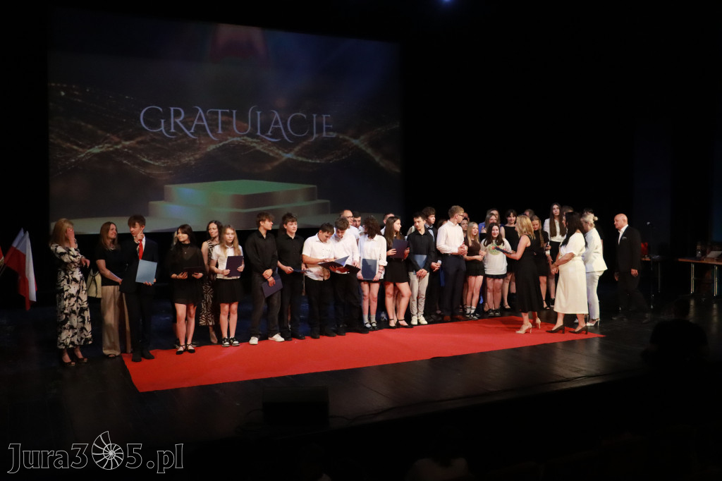 Fotorelacja: Zakończenie Roku Szkolnego - IV Gala Dwójki w MOK Zawiercie