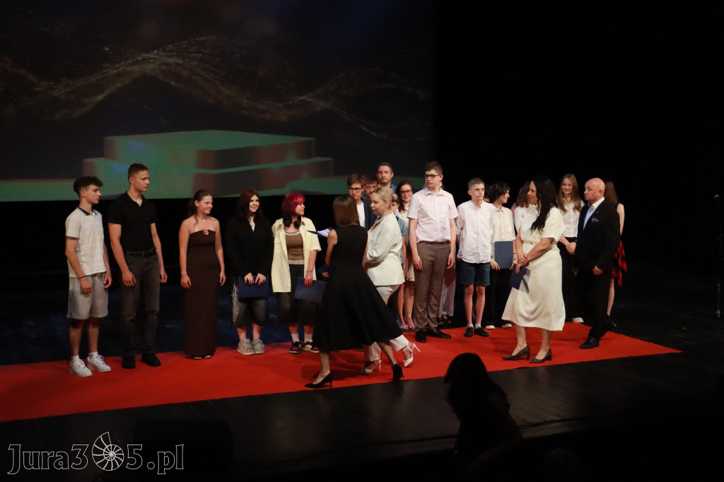 Fotorelacja: Zakończenie Roku Szkolnego - IV Gala Dwójki w MOK Zawiercie
