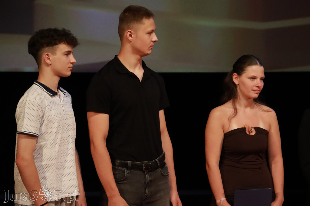 Fotorelacja: Zakończenie Roku Szkolnego - IV Gala Dwójki w MOK Zawiercie