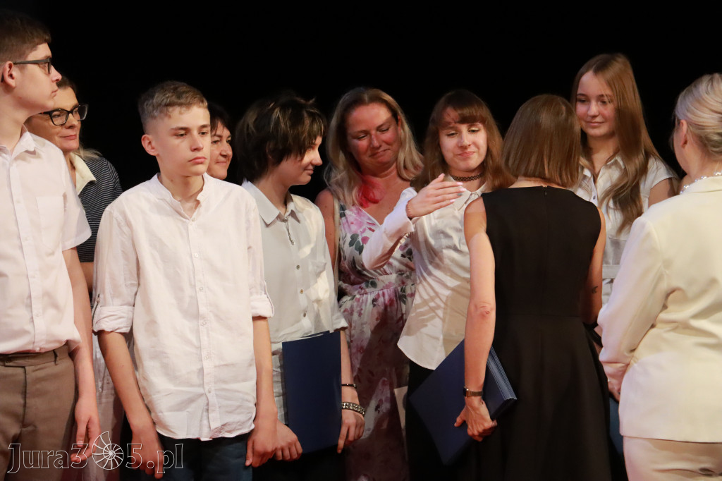 Fotorelacja: Zakończenie Roku Szkolnego - IV Gala Dwójki w MOK Zawiercie
