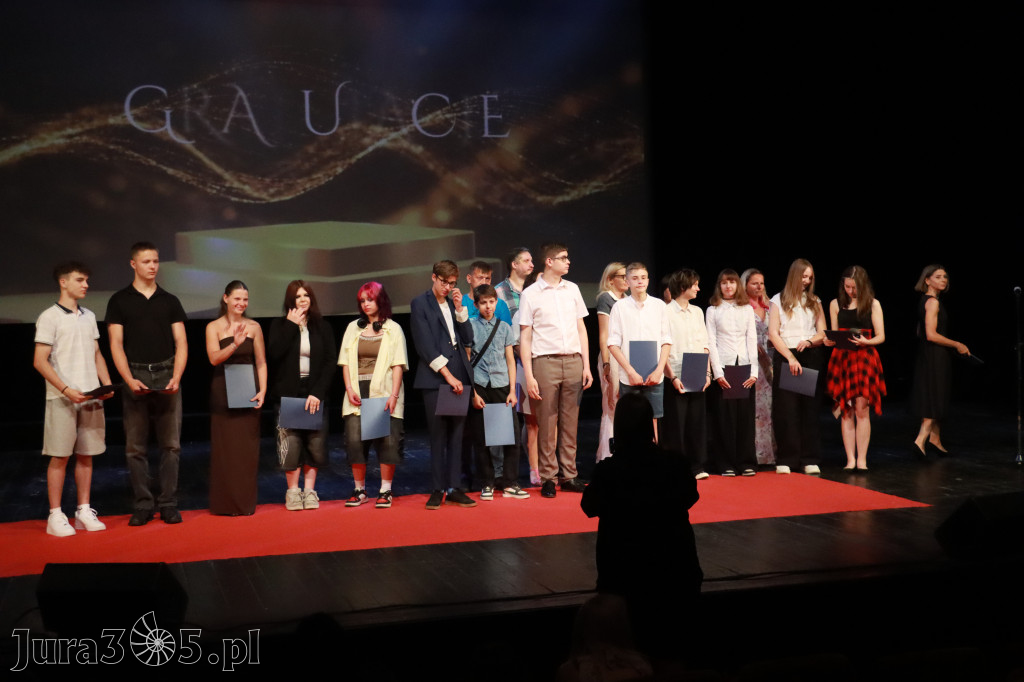 Fotorelacja: Zakończenie Roku Szkolnego - IV Gala Dwójki w MOK Zawiercie