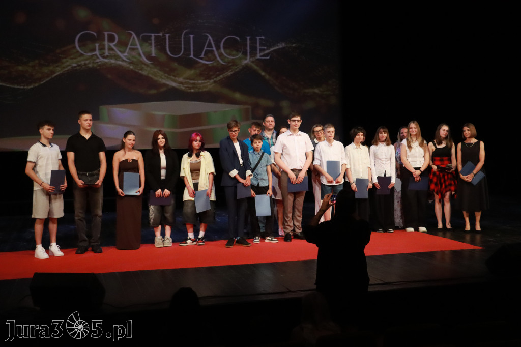 Fotorelacja: Zakończenie Roku Szkolnego - IV Gala Dwójki w MOK Zawiercie