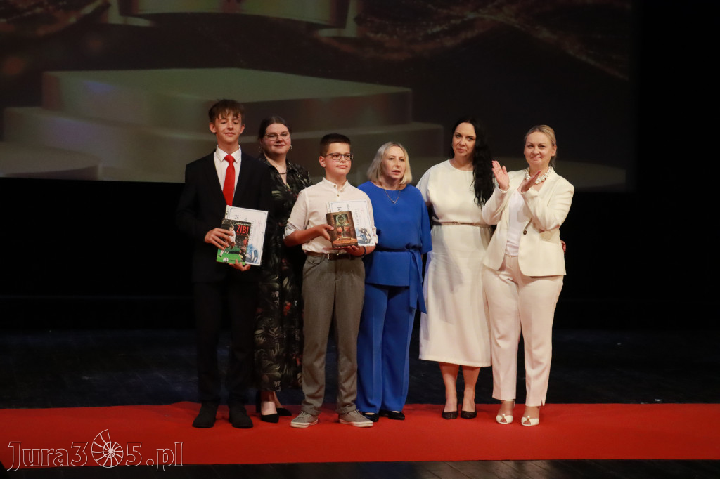 Fotorelacja: Zakończenie Roku Szkolnego - IV Gala Dwójki w MOK Zawiercie