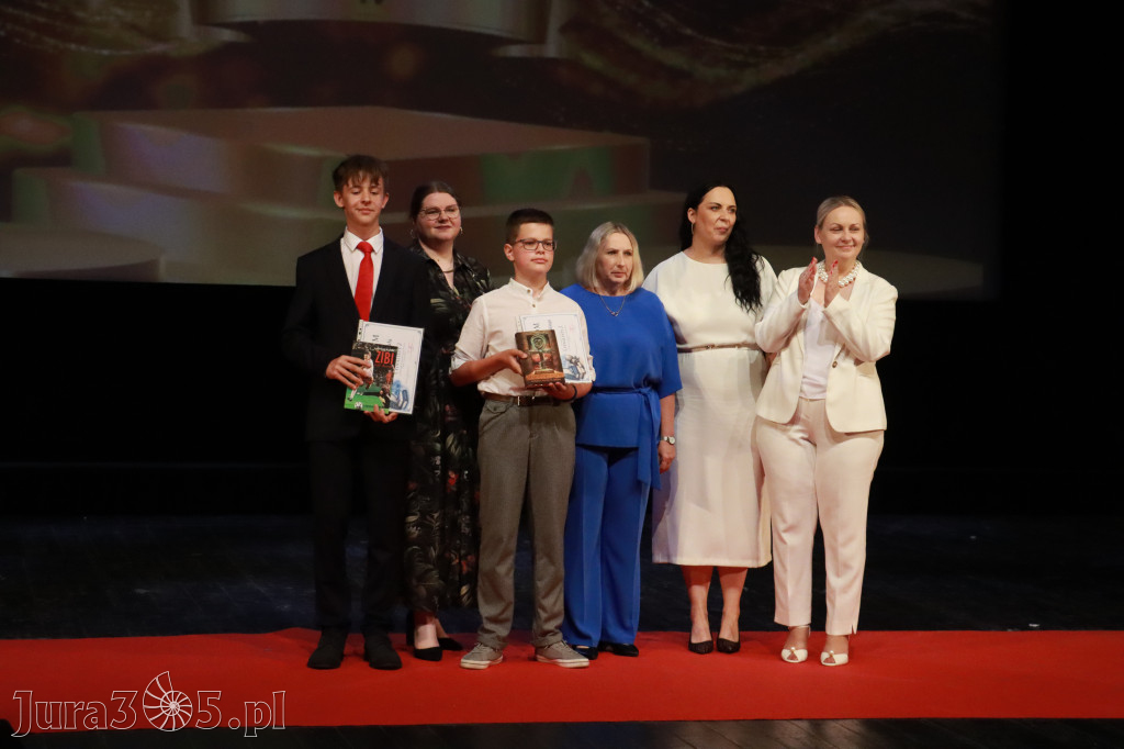 Fotorelacja: Zakończenie Roku Szkolnego - IV Gala Dwójki w MOK Zawiercie