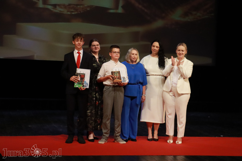 Fotorelacja: Zakończenie Roku Szkolnego - IV Gala Dwójki w MOK Zawiercie
