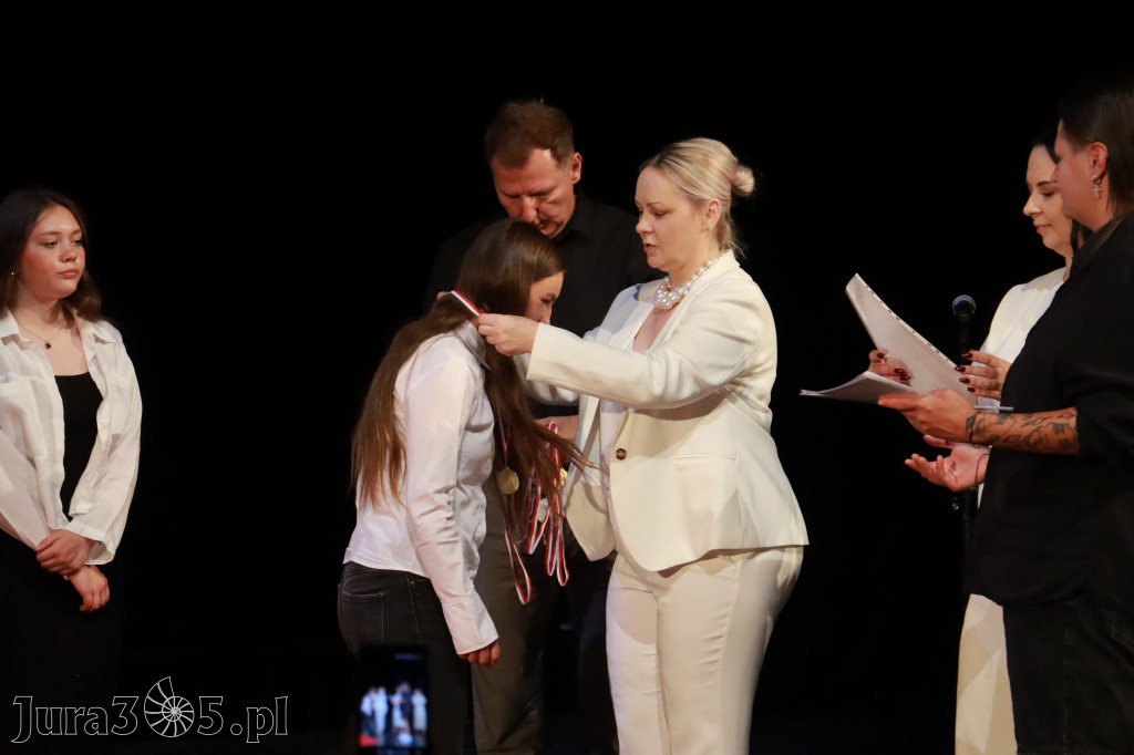 Fotorelacja: Zakończenie Roku Szkolnego - IV Gala Dwójki w MOK Zawiercie