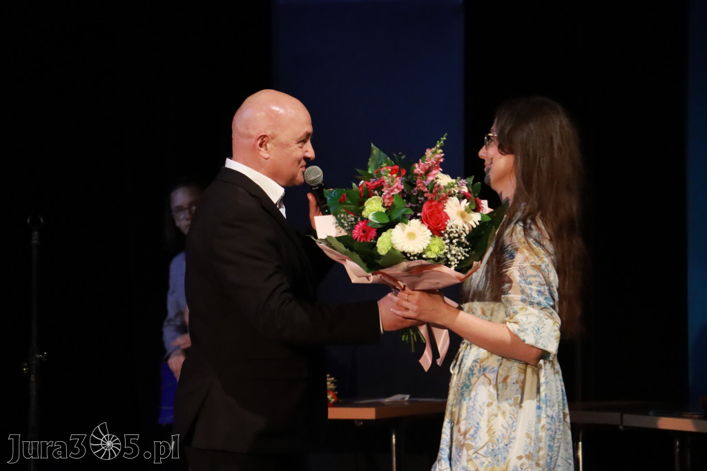 Fotorelacja: Zakończenie Roku Szkolnego - IV Gala Dwójki w MOK Zawiercie