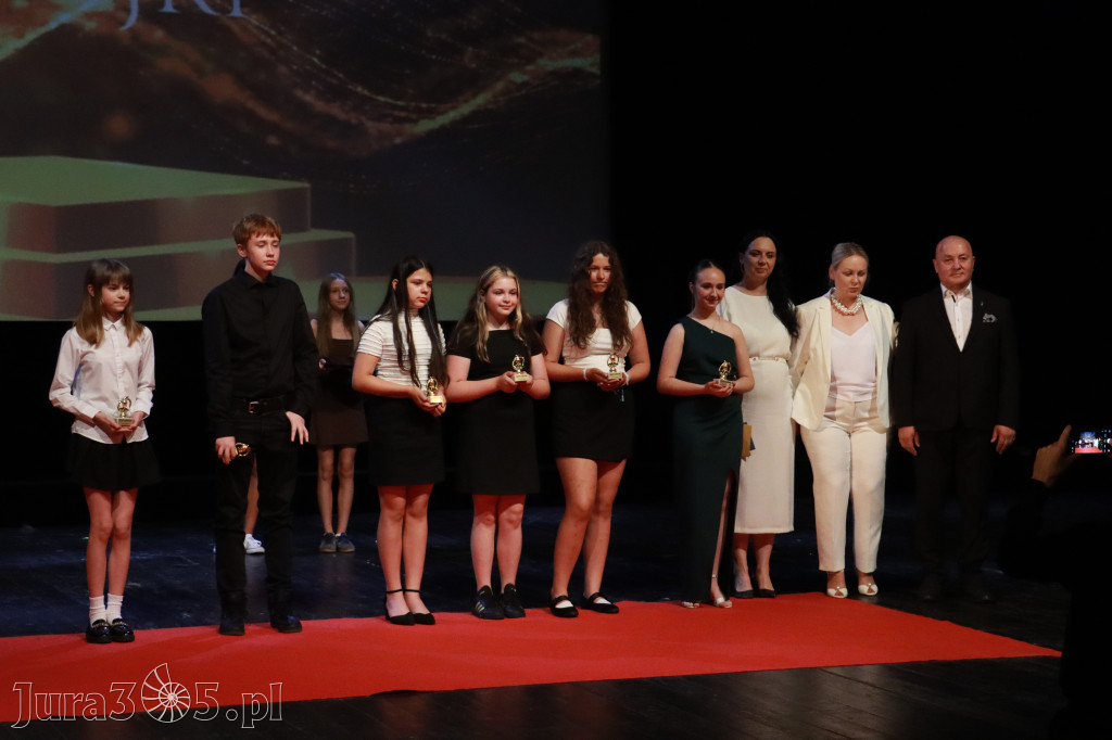 Fotorelacja: Zakończenie Roku Szkolnego - IV Gala Dwójki w MOK Zawiercie
