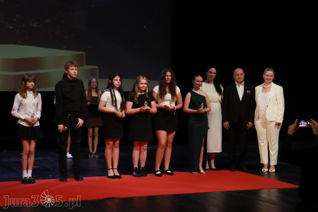 Fotorelacja: Zakończenie Roku Szkolnego - IV Gala Dwójki w MOK Zawiercie
