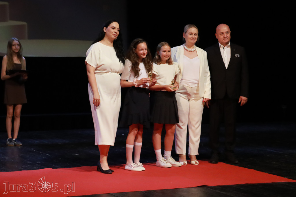 Fotorelacja: Zakończenie Roku Szkolnego - IV Gala Dwójki w MOK Zawiercie