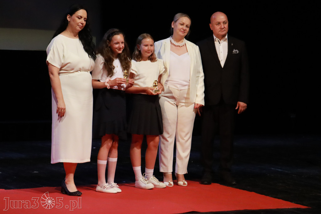 Fotorelacja: Zakończenie Roku Szkolnego - IV Gala Dwójki w MOK Zawiercie