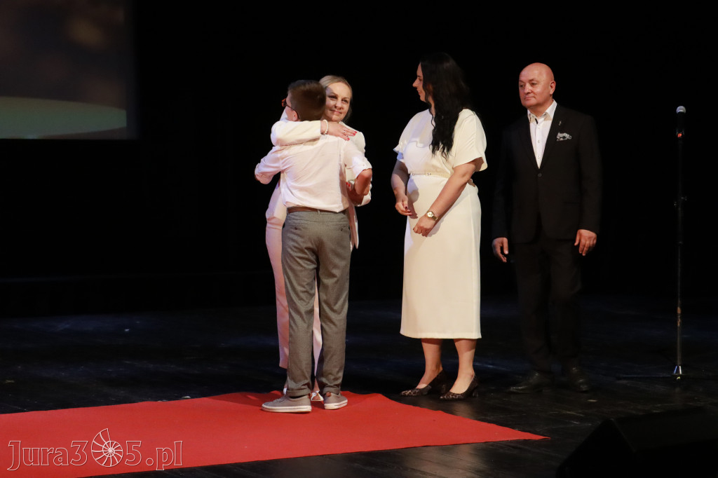 Fotorelacja: Zakończenie Roku Szkolnego - IV Gala Dwójki w MOK Zawiercie