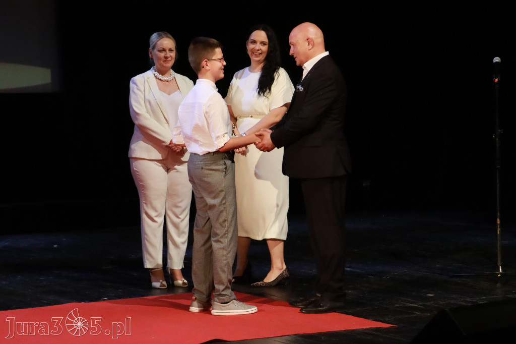 Fotorelacja: Zakończenie Roku Szkolnego - IV Gala Dwójki w MOK Zawiercie