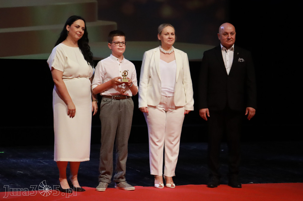 Fotorelacja: Zakończenie Roku Szkolnego - IV Gala Dwójki w MOK Zawiercie