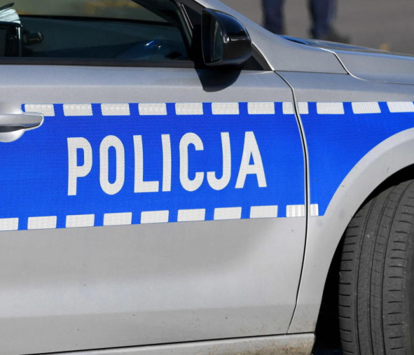 Olsztyn: ciała dwóch mężczyzn i krótką broń palną znaleziono na terenie autokomisu-3393