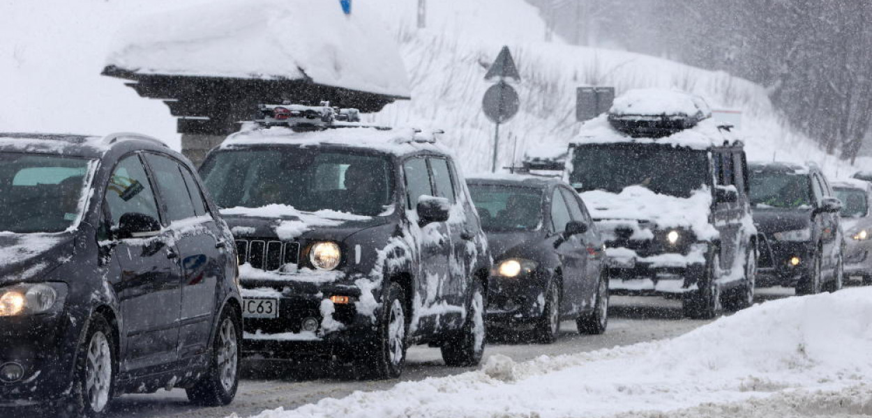 GDDKiA ostrzega kierowców przed błotem pośniegowym i opadami śniegu-9569