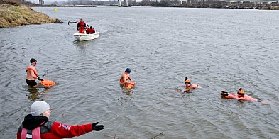 Sandomierz: zimowa przeprawa przez Wisłę; blisko 40 śmi